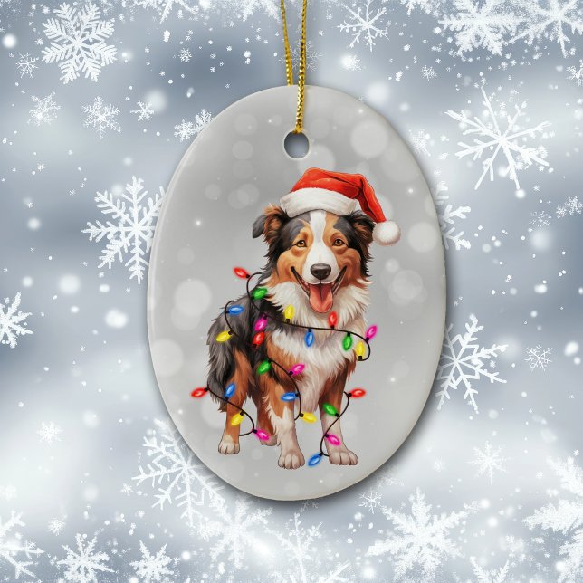 Santa Collie Dog wrackte in Weihnachtslicht Keramik Ornament (Von Creator hochgeladen)