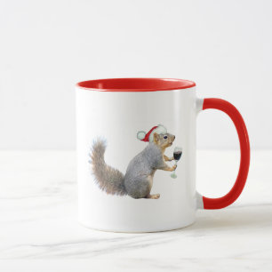 Santa Eichhörnchen mit Tasse Wein