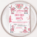Santa Friendsmas Weihnachtsfeiertag Party Einladung<br><div class="desc">Verbringen Sie den Feiertagssjubiläum mit unserer individuell gestaltbaren Weihnachtsdruckeinladung,  die sich perfekt für Ansammlungen und Familienfeiern eignet. Mit eleganten Designs und leicht zu bearbeitenden Texten Set diese Einladung den Ton für eine fröhliche Urlaubssaison. 39SE A</div>