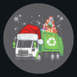 Santa Garbage Truck Carry Christmas Family Match Runder Aufkleber<br><div class="desc">Santa Garbage LKW Weihnachtsfamilie zu Weihnachten Weihnachten Matching Weihnachten Weihnachten</div>