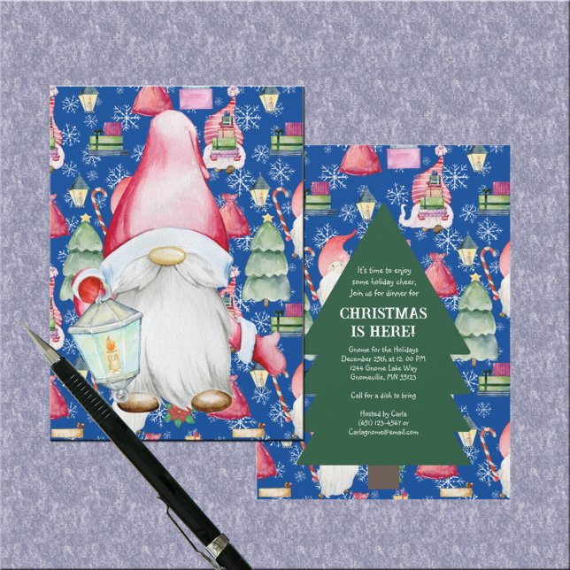Santa Gnome für Feiertage Weihnachtsmuster Blau Einladung (Santa Gnome for Holidays Christmas Pattern Blue Invitation)
