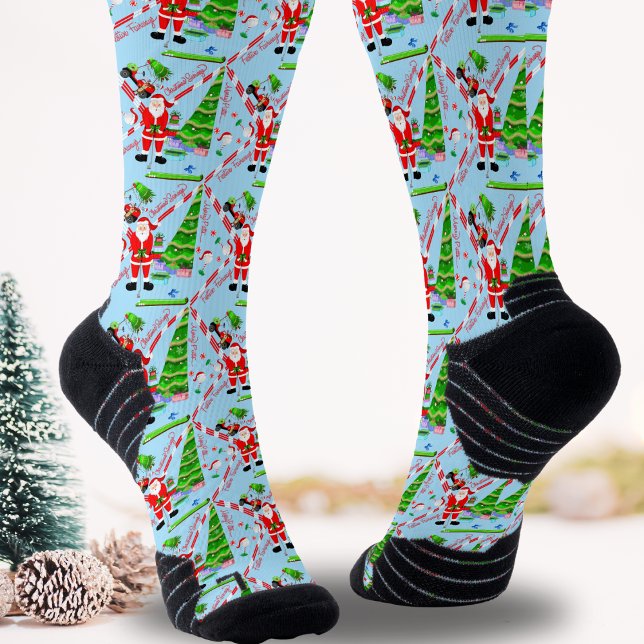 Santa Golfing by Christmas Tree Socken (Unwrap golf magic: Santa's tree-side socks for a hole-in-one holiday delight!)