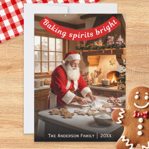 Santa macht Lebkuchen und Backgeister hell Feiertagskarte