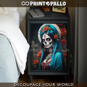 Santa Muerte mit Blume in traditionellem Kostüm Seidenpapier