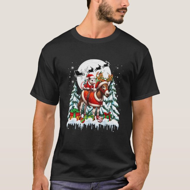 Santa Opossum Riding Reindeer Donkey Christmas Tre T-Shirt (Vorderseite)
