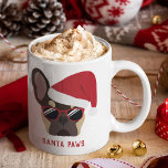 Santa Paws Christmas Brown Tan French Bulldog Kaffeetasse<br><div class="desc">Trinken Sie Ihr Lieblingsgetränk aus dieser festlichen Tasse oder schicken Sie als Weihnachtsgeschenk an jemanden,  den Sie kennen,  der einfach französische Bullhunde Lieben. Das Design ist doppelseitig und mit einem braunen und bräunlichen französischen Bulldoggen mit roter Weihnachtsmannmütze gestaltet. Und natürlich vergessen Sie nicht die stilvolle Sonnenbrille.</div>