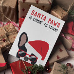 Santa Paws Christmas French Bulldog Karte<br><div class="desc">Santa Paws kommt nicht in die Stadt! Dieser schwarz-weiße,  französische Bulldogge ist bereit für die Weihnachtsfeiertage mit einer roten Weihnachtsmannmütze und natürlich nicht zu vergessen die stilvolle Sonnenbrille. Verschiedene farbige französische Bulldoggen-Optionen stehen ebenfalls zur Verfügung.</div>