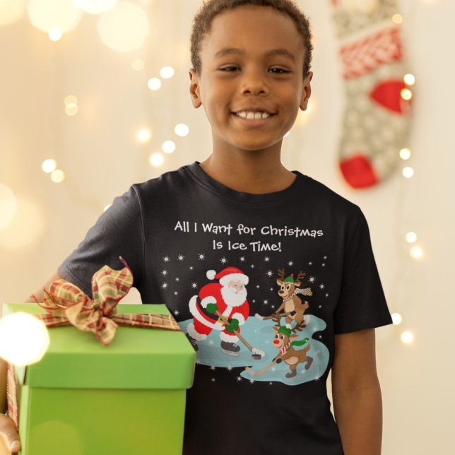 Santa Playing Hockey mit Rentier Weihnachten T-Shirt (Von Creator hochgeladen)