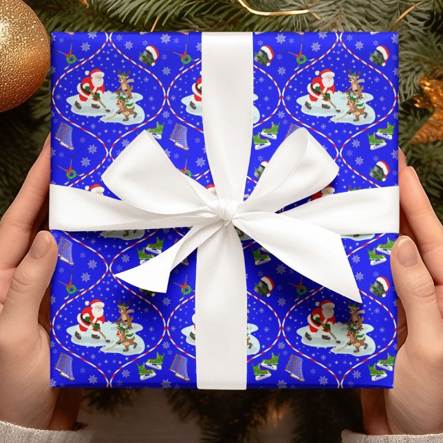 Santa Playing Ice Hockey Weihnachtsmuster Blau Geschenkpapier (Von Creator hochgeladen)