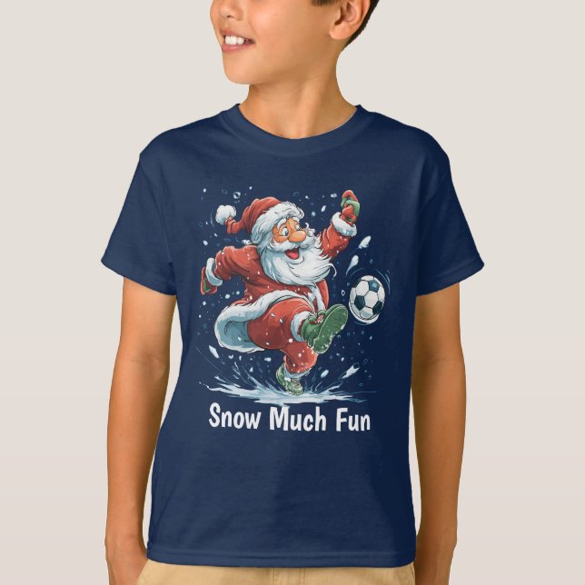 Santa Playing Soccer in the Snow boys' T-Shirt (Vorderseite)