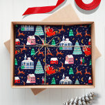 Santa Sleigh Rentier Christmas Nordic Village Seidenpapier<br><div class="desc">Die Nacht vor Weihnachten mit Vater Weihnachten in seinem Schlitten und seine Rentiere Rudolf der Rentier über einem nordischen Dorf mit pastellfarbenen Häusern Xmas Holiday Schnee Szene Illustrationsmuster. Original-Kunstwerk von Caroline Bonne Müller</div>