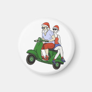 Santa und Frau Claus fahren mit einem Roller Magnet