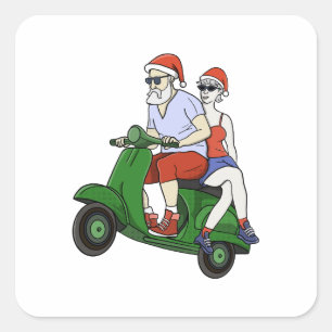 Santa und Frau Claus fahren mit einem Roller Quadratischer Aufkleber