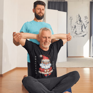 Santa Yoga Pose Der Geist der Entspannung T-Shirt