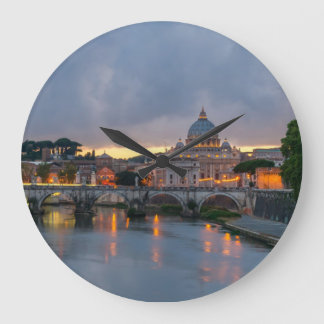 Sant'Angelo Brücke Saint Peter Basilica Rom Italie Große Wanduhr