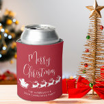 Santas Sleigh Red Christmas Party Dosenkühler<br><div class="desc">Die Saisonrot und Weiß können für Weihnachtsfeiern und Tischdekoration,  die Rentiere,  die den Schlitten des Weihnachtsmanns durch die Luft fliegen,  "Frohe Weihnachten" in einem modernen weißen Drehbuch und Ihren Namen oder Event in einfacher Typografie.</div>