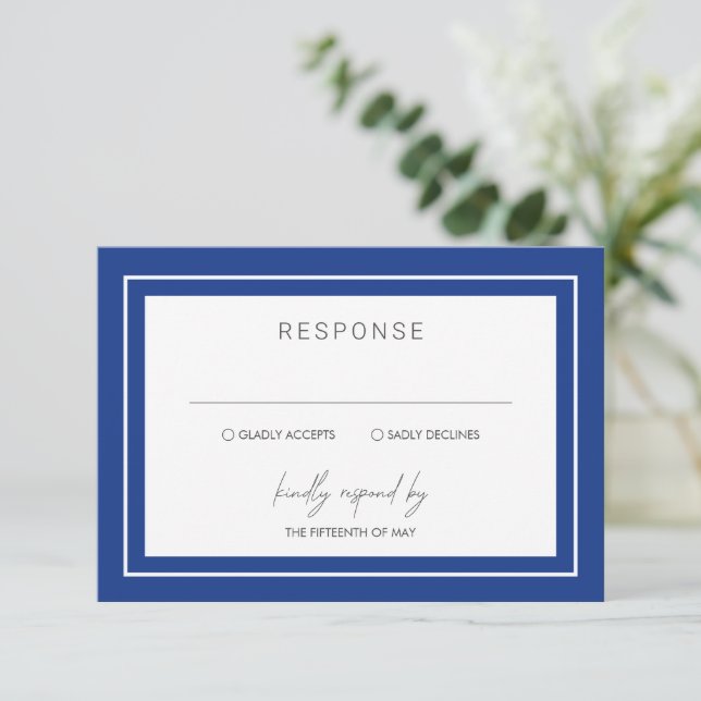 Sapphire Blue Bold Border Moderne Hochzeit RSVP Karte (Stehend Vorderseite)