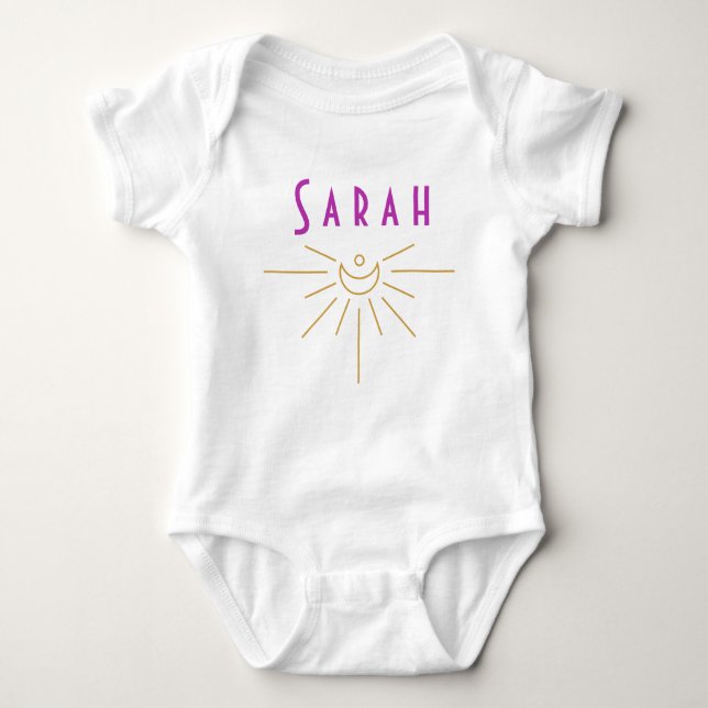 Sarah Baby Name Romper Sunshine Boho Hippie Gesche Baby Strampler (Vorderseite)