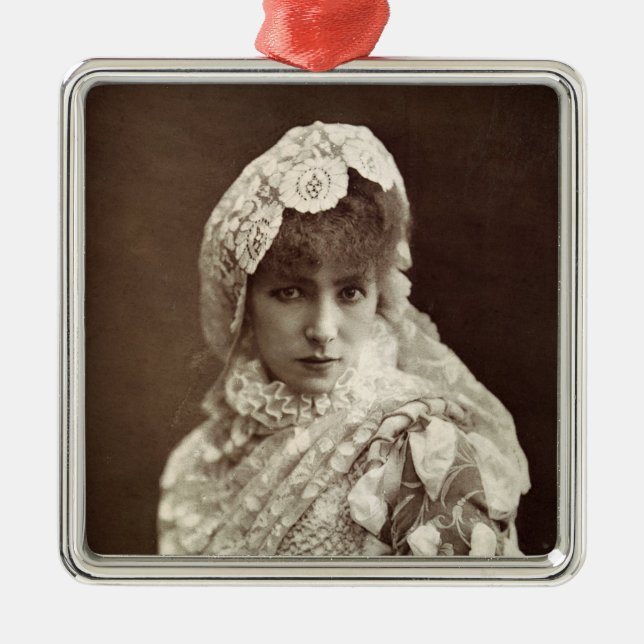 Sarah Bernhardt in der Rolle von Marion Delorme Ornament Aus Metall (Vorne)