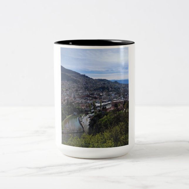 Sarajevo Tasse-Große Geschenkidee für alle Zweifarbige Tasse (Mittel)