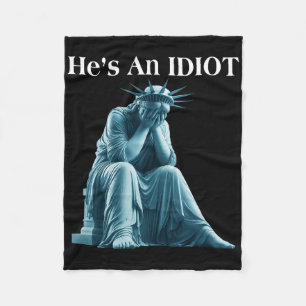 Sarcastic Anti-Trump Er ist eine idiot Statue der Fleecedecke