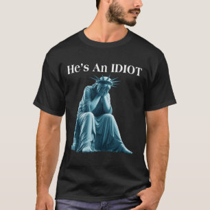 Sarcastic Anti-Trump Er ist eine idiot Statue der  T-Shirt