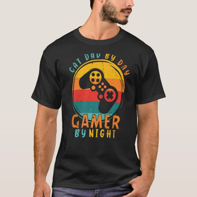 Sarcastic Cat Vater by Day Gamer By Night Gamer Va T-Shirt (Vorderseite)