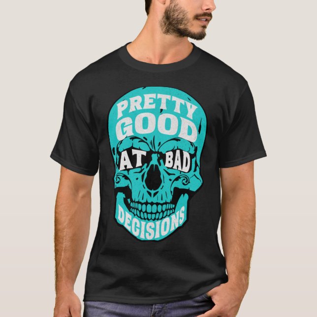 Sarcastic Humor Pretty Good At Bad Decisions Skull T-Shirt (Vorderseite)