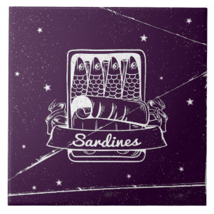 Sardinen in einer Zinn gestört Fliese