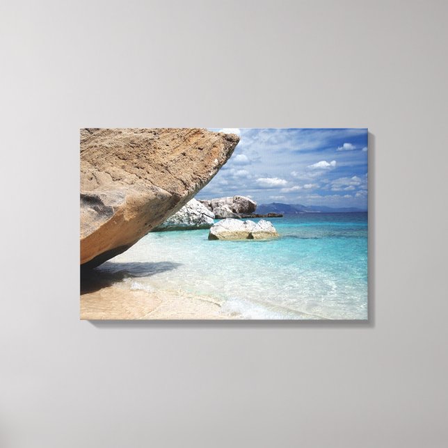 Sardinien Strand mit großen Felsen Leinwand (Vorderseite)