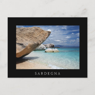 Sardinien Strand mit großen Felsen schwarze Postka Postkarte