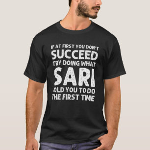 SARI Name Personalisiert Birthday Funny Christmas  T-Shirt