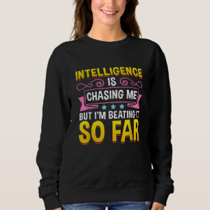 Sarkastische Intelligenz jagt mich und schlägt sie Sweatshirt