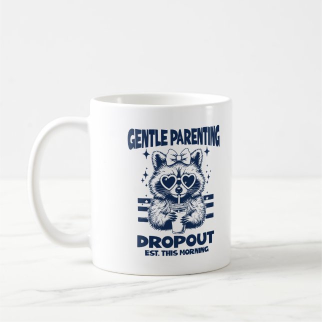 Sarkastische Mutter Waschbär Gentle Parenting Drop Kaffeetasse (Links)