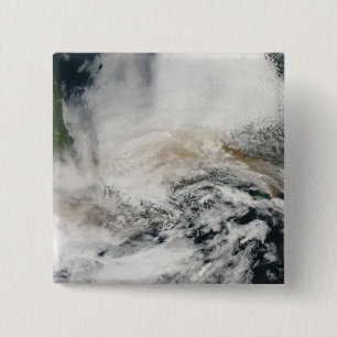 Sarychev Peak weht über das Meer von Okhotsk Button