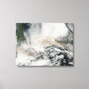 Sarychev ragen den Schlag über dem Meer von Leinwanddruck