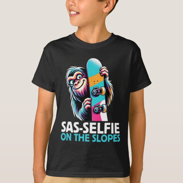 Sas-selfie auf den Pisten Snowboarden Bigfoot Snow T-Shirt (Vorderseite)