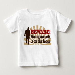 Sasquatch auf dem losen baby t-shirt