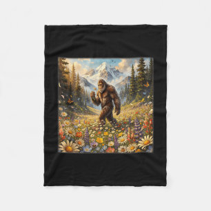 Sasquatch auf Löwenzahnblumenfeld Bigfoot Fleecedecke