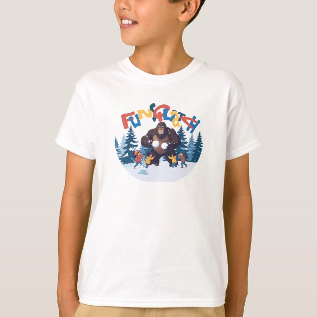 Sasquatch beim Schneeballkampf mit Kindern T-Shirt (Vorderseite)