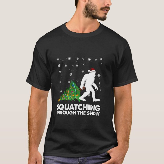 Sasquatch Bigfoo quattet durch den Schnee Chris T-Shirt (Vorderseite)