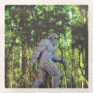 Sasquatch (Bigfoot) draußen in der Wildnis Glasuntersetzer