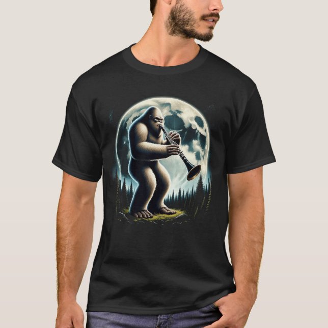 Sasquatch Bigfoot Klarinette auf Vollmond spielen T-Shirt (Vorderseite)