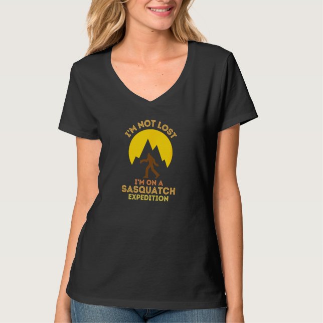 Sasquatch Expedition Adventure Design I'm Not Lost T-Shirt (Vorderseite)