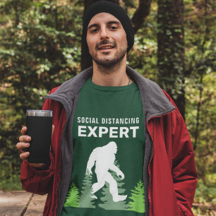 Sasquatch Experte für soziale Distanz T-Shirt