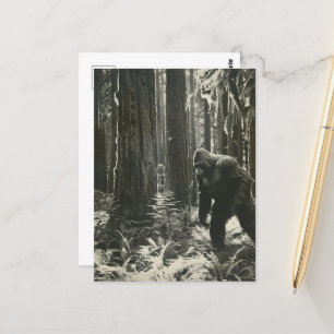 Sasquatch im Wald Schwarz-Weiß Vintage Postkarte