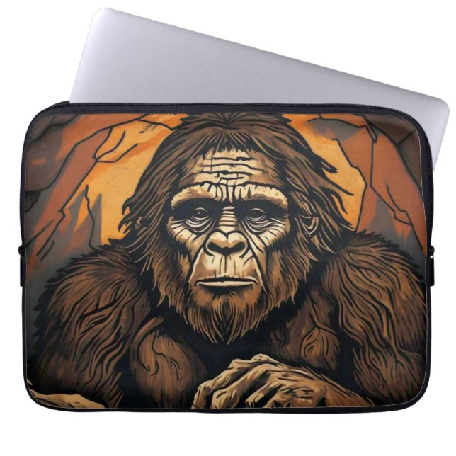 Sasquatch in Höhle Laptopschutzhülle (Vorderseite)
