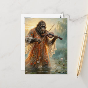 Sasquatch mit einer Violine im Lilienteich Postkarte