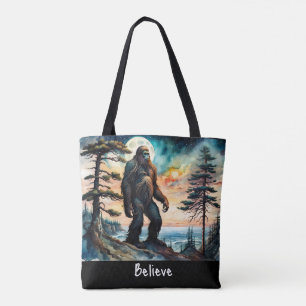 Sasquatch Stehend auf Ridge mit Blick auf den Ozea