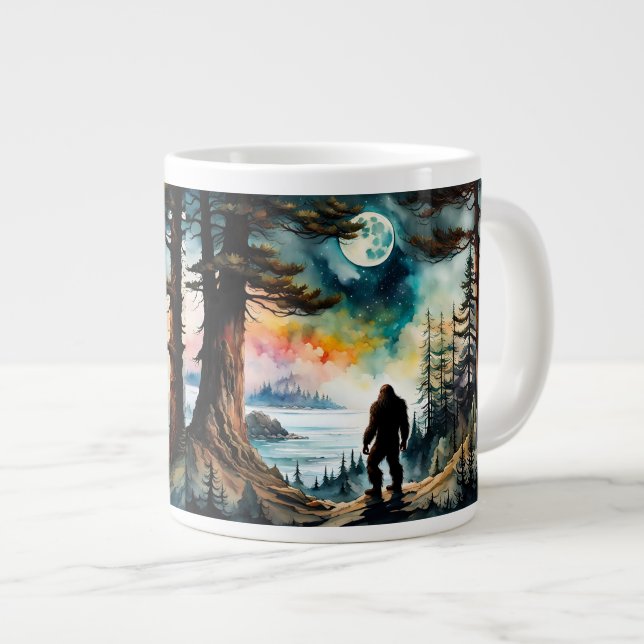 Sasquatch Stehend unter Mondlicht Jumbo-Tasse (Vorderseite Rechts)
